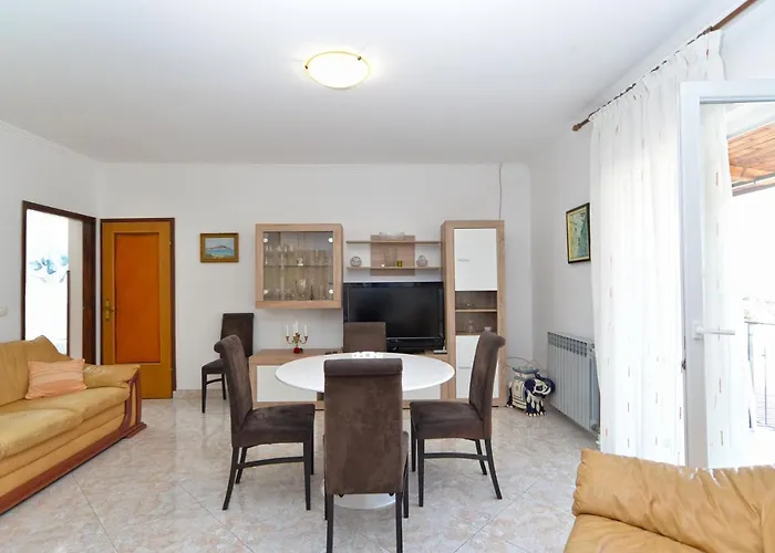 Apartments Mira 615
