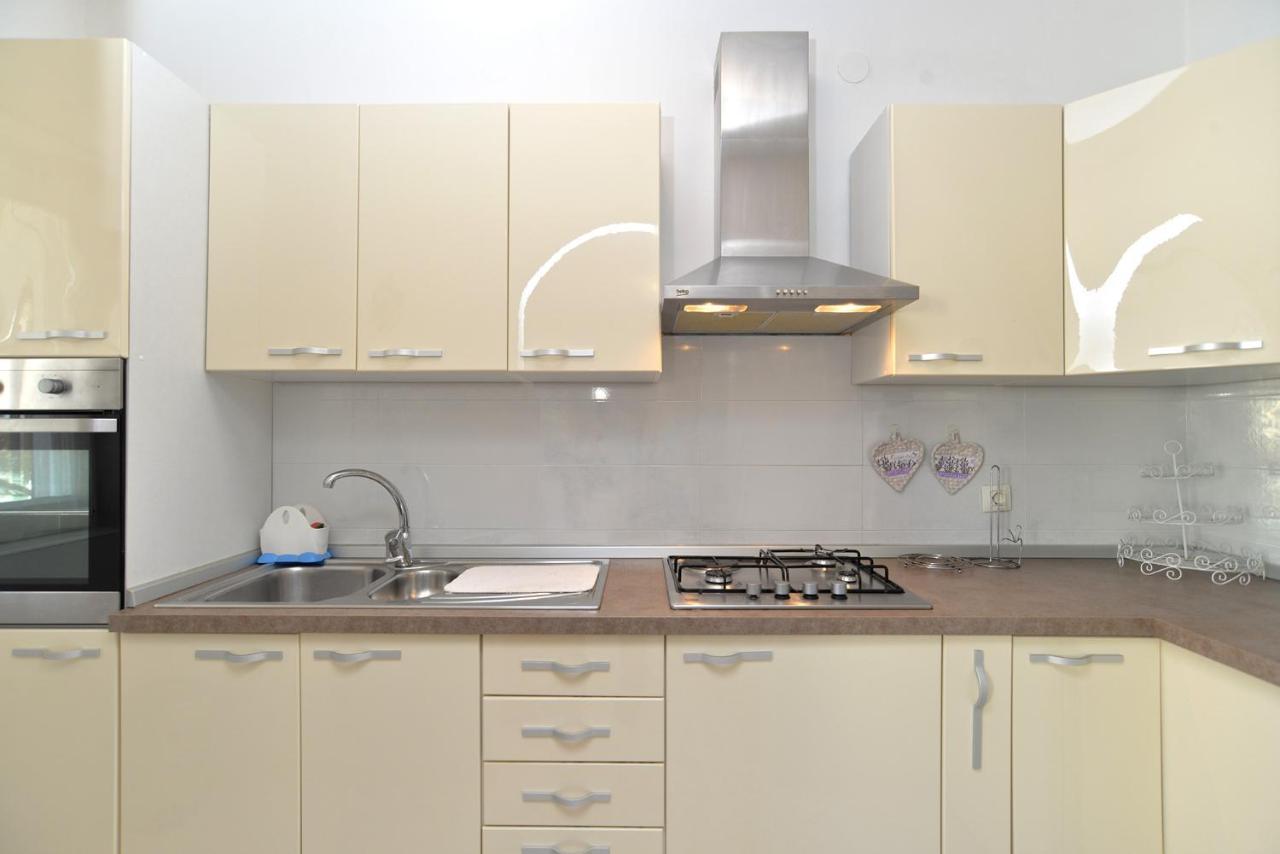 Apartment Mira 615 *