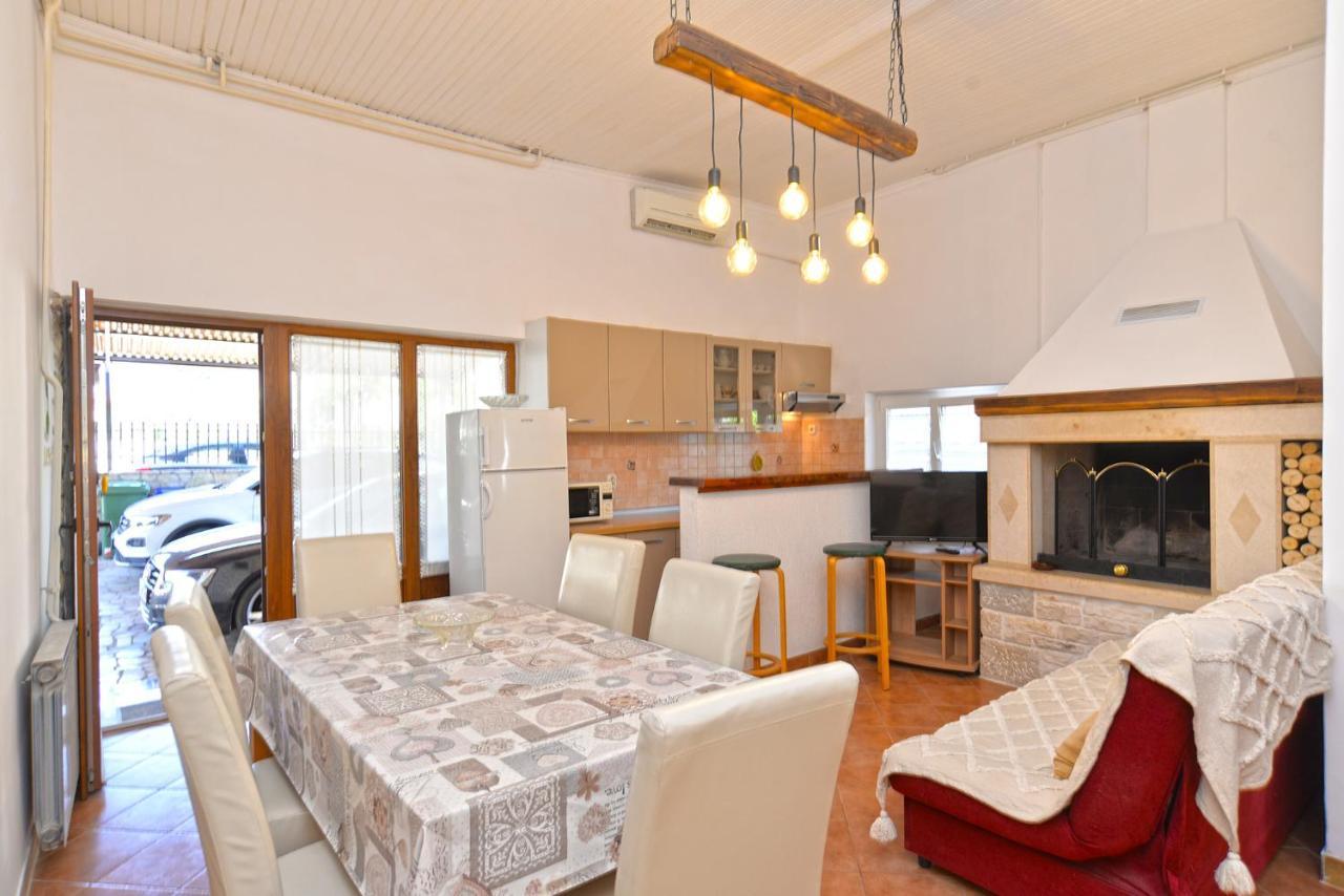 Apartman Mira 615 *